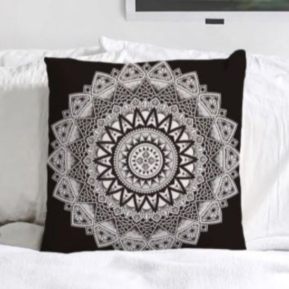 Mandala print throw pillow - Picture 1 of 4